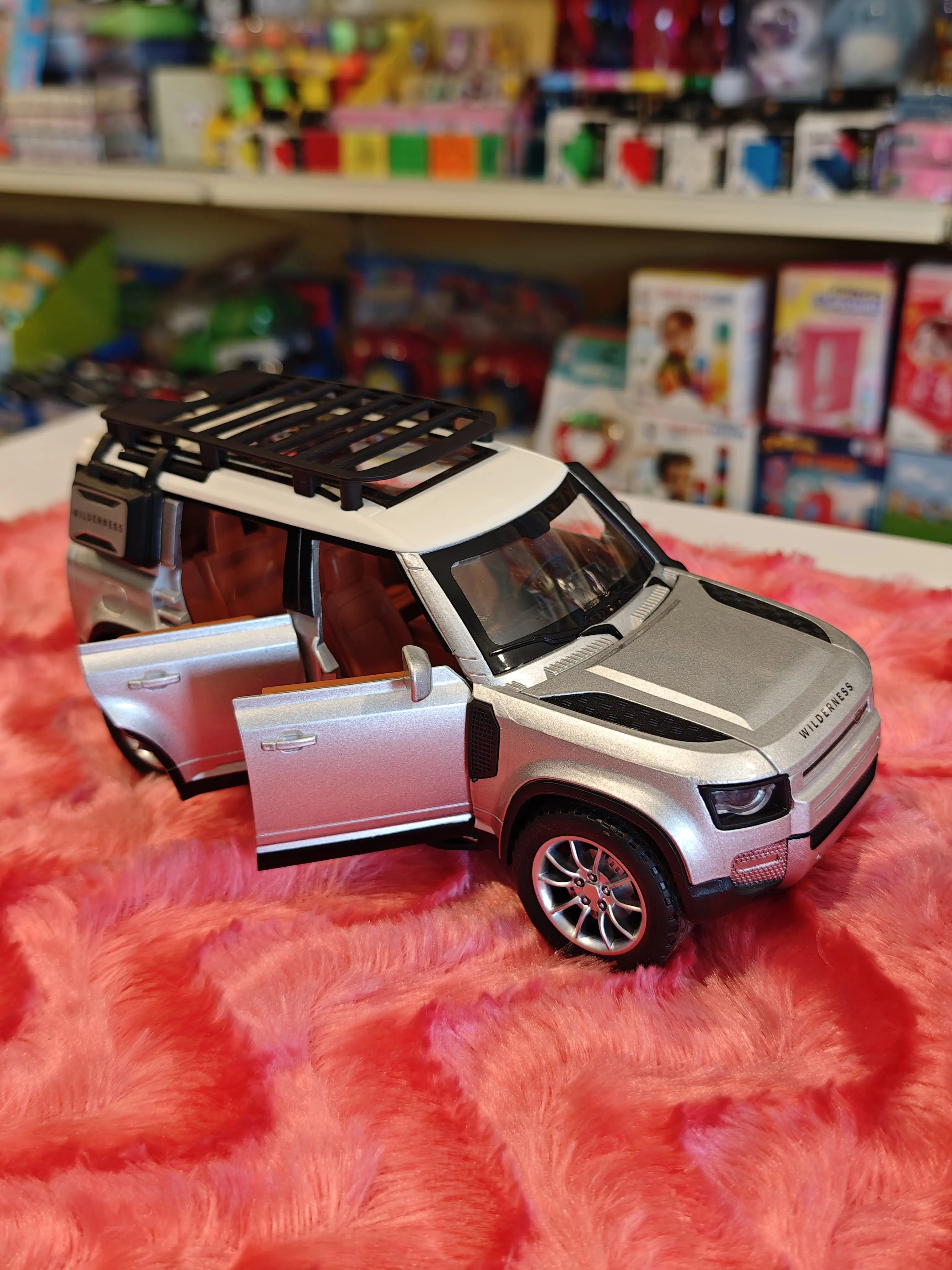 Land Rover Dedender Die Cast Pullback Sound Light