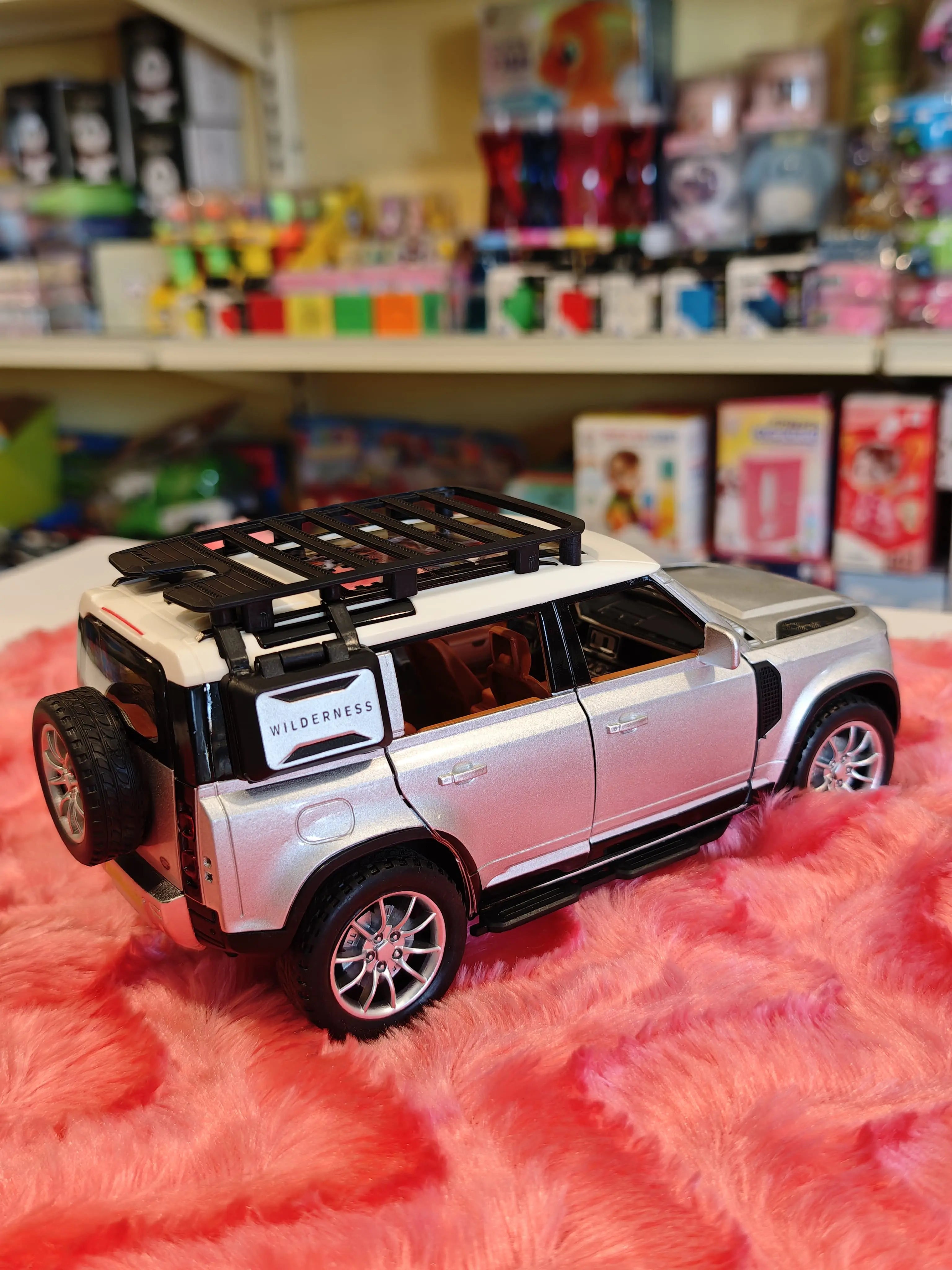 Land Rover Dedender Die Cast Pullback Sound Light