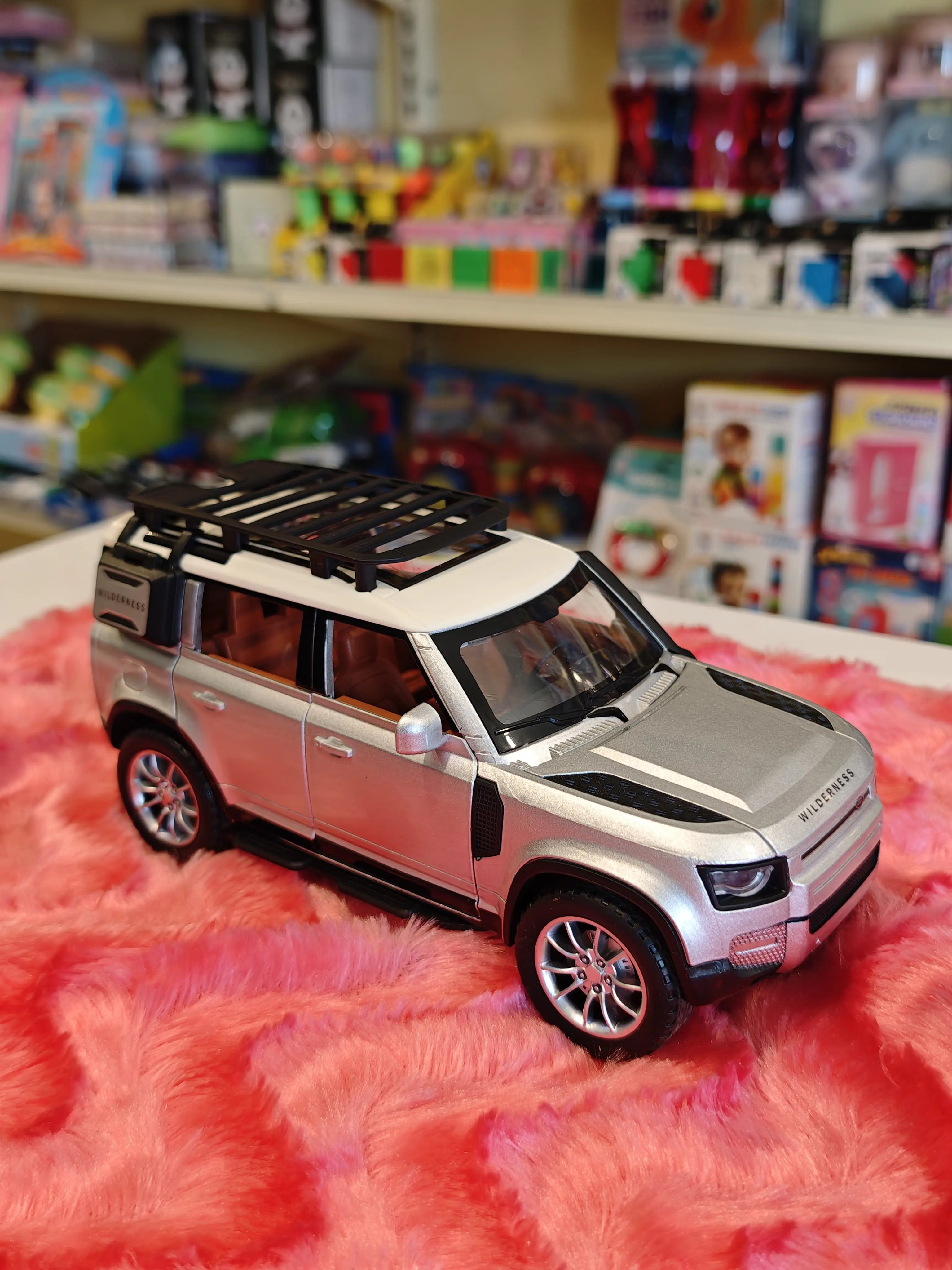 Land Rover Dedender Die Cast Pullback Sound Light
