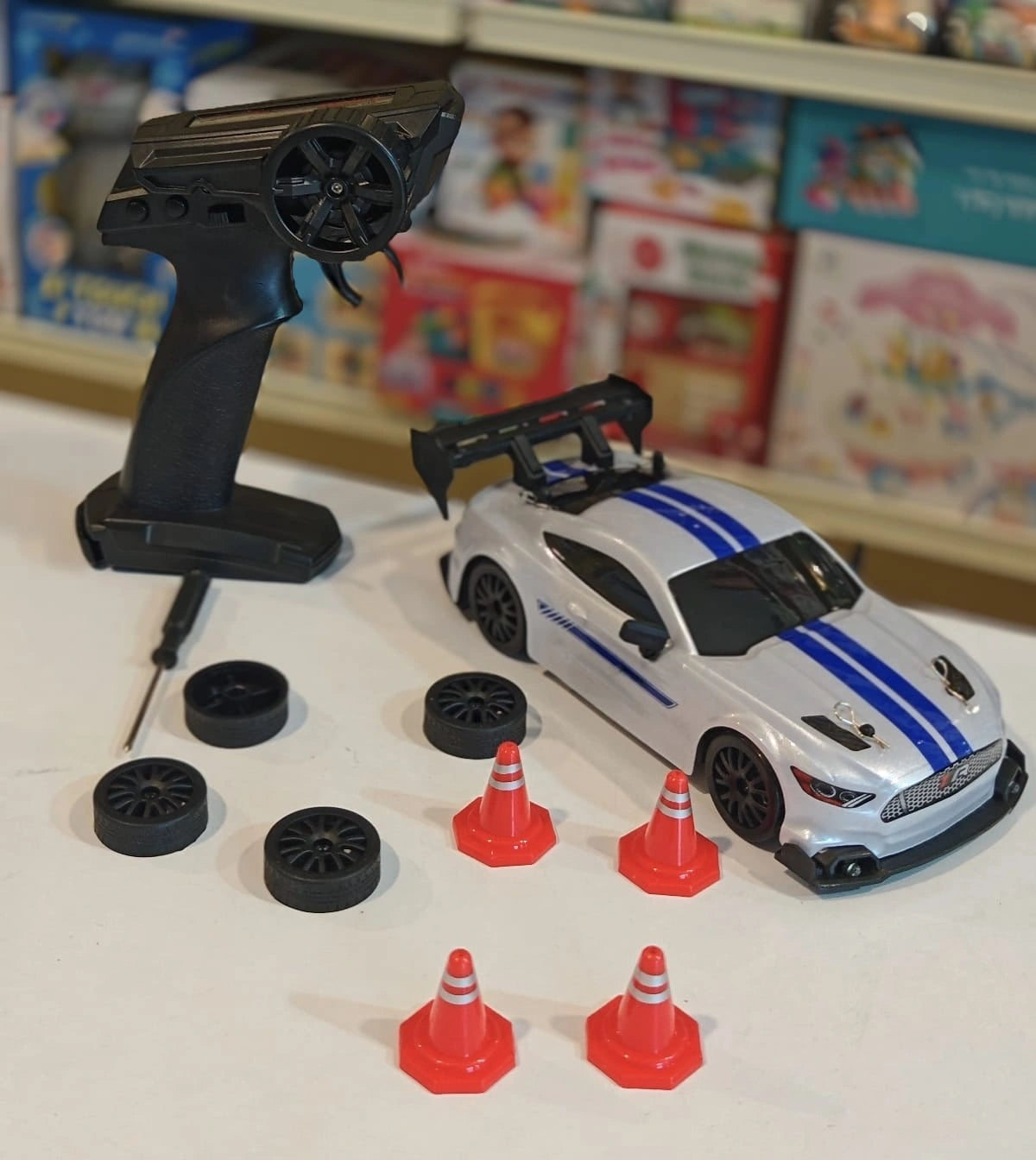 Micromini 1:24 4WD RC Drift Car with LED Light & Rechargeable Battery
