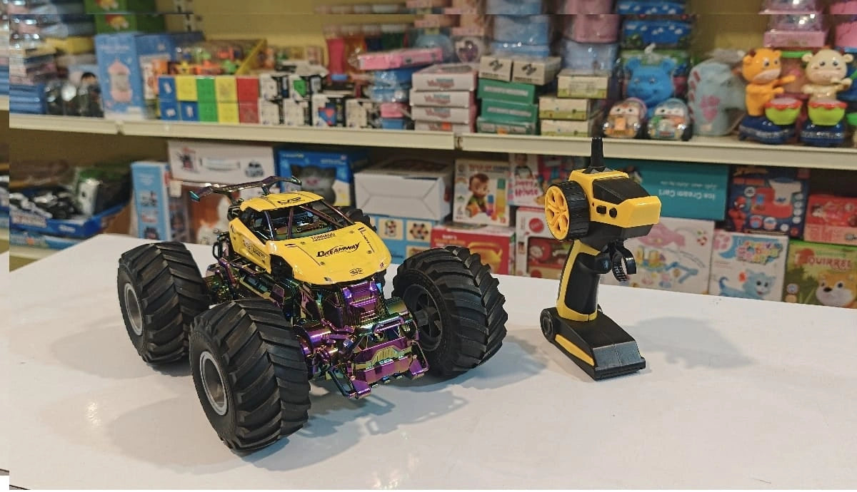 "4x4 remote control car toy from Maxi Toys, off-road design, suitable for kids and outdoor play."
